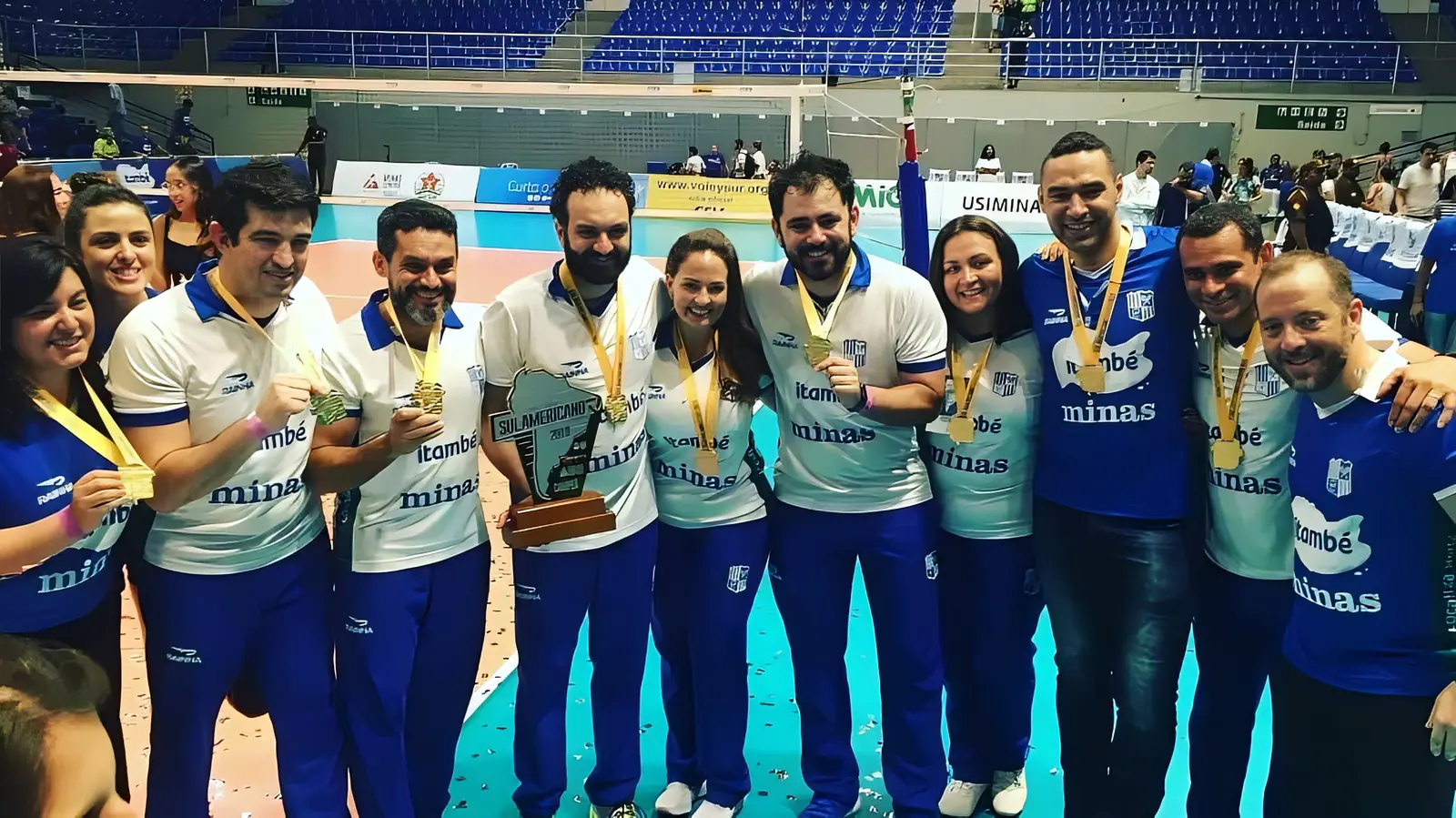 Marcus Ávila com a equipe multidisciplinar do Minas Tênis Clube