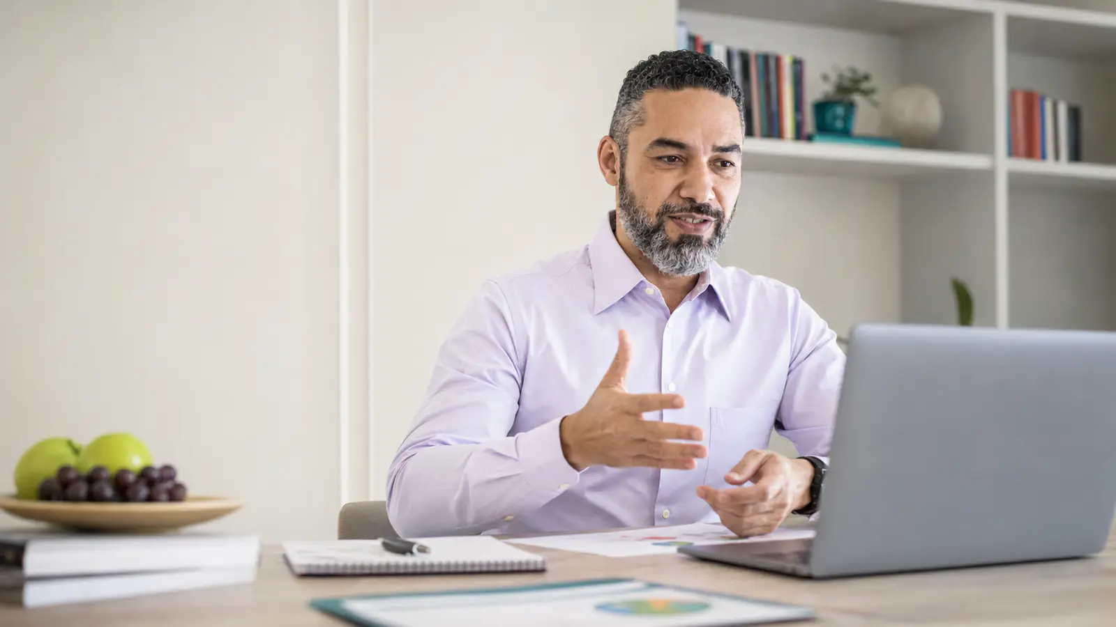 Marcus Ávila durante consulta nutricional online